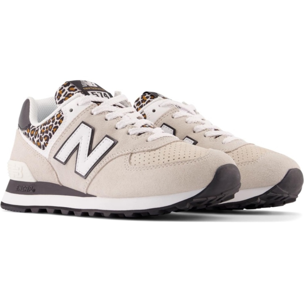 New Balance Women's 574 V2 Essential Sneaker size 7.5